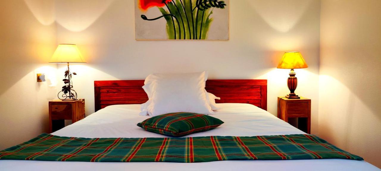 Logis Hotels Domaine Du Chatelard Dirac Exterior foto